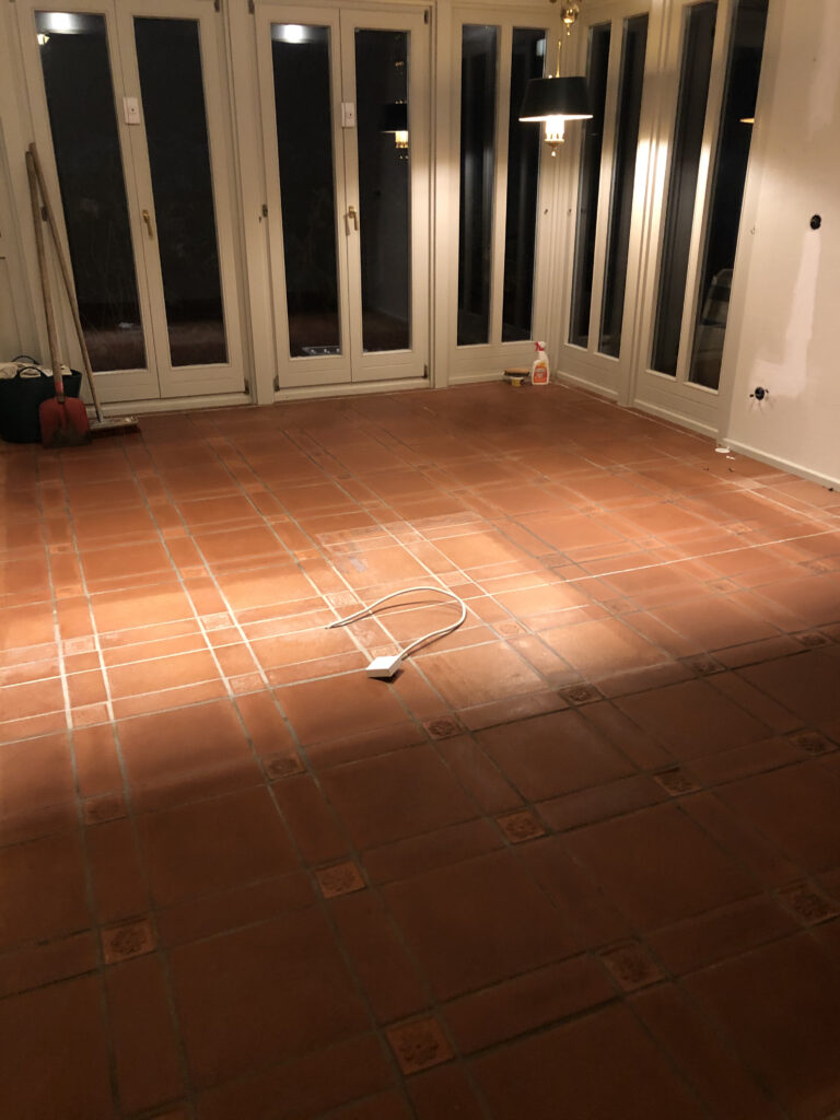 Ein Bild eines Fußbodens nach einem Abriss.